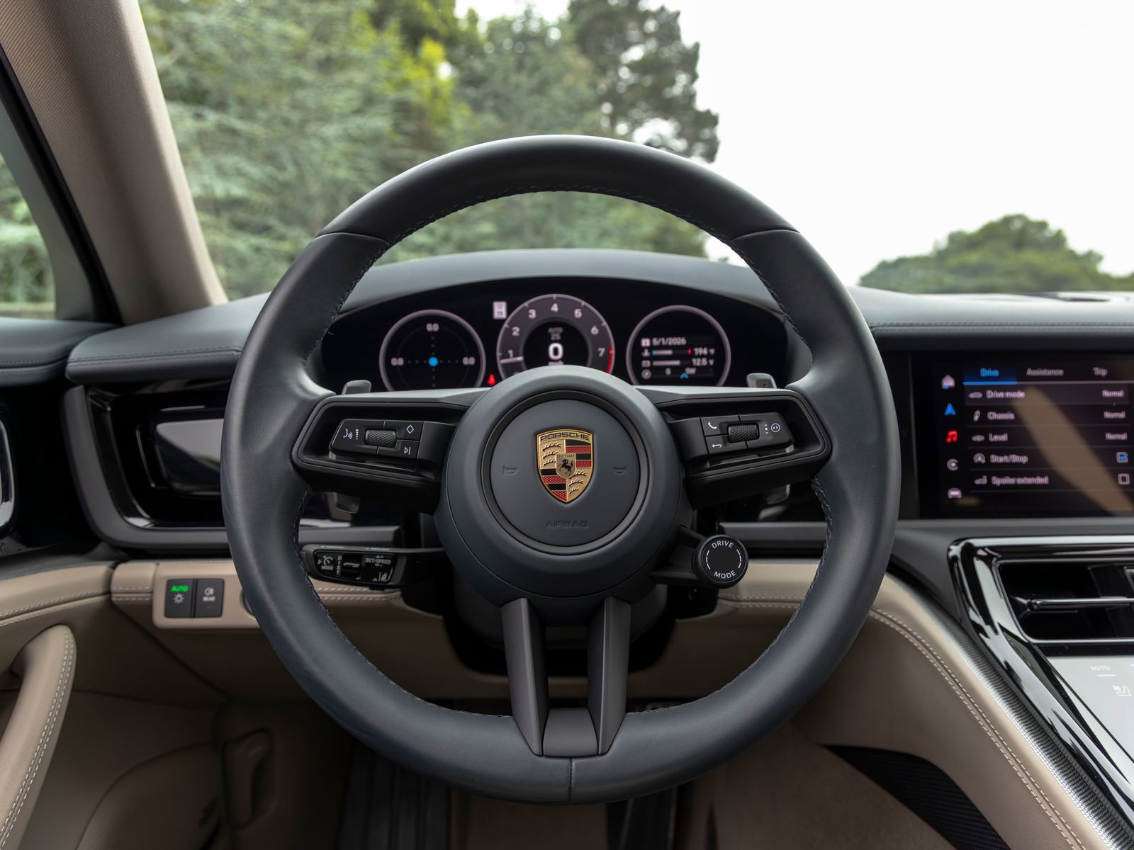 Certified 2025 Porsche Panamera image 29