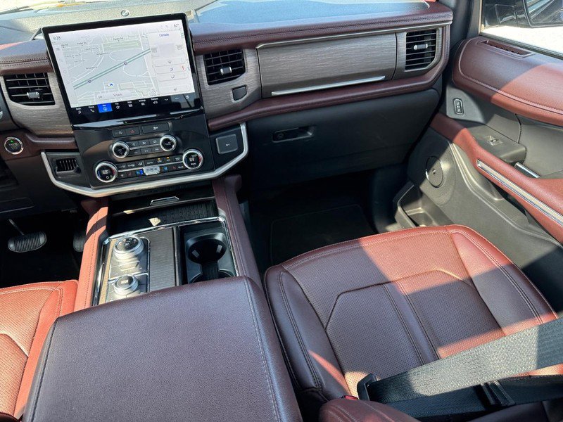 Used 2024 Ford Expedition Limited AWD/4WD image 19