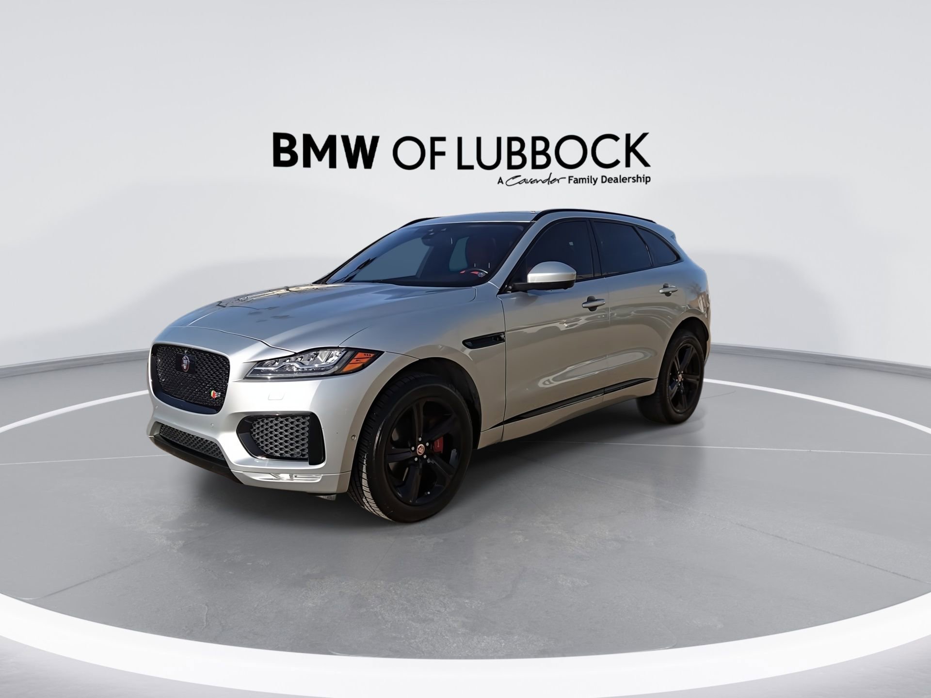 Used 2017 Jaguar F-PACE S image 3