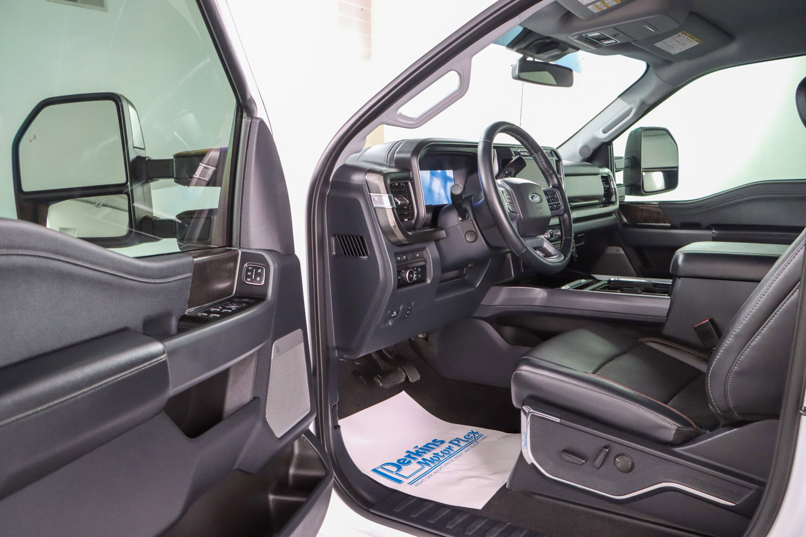 Used 2024 Ford F250 Lariat image 3