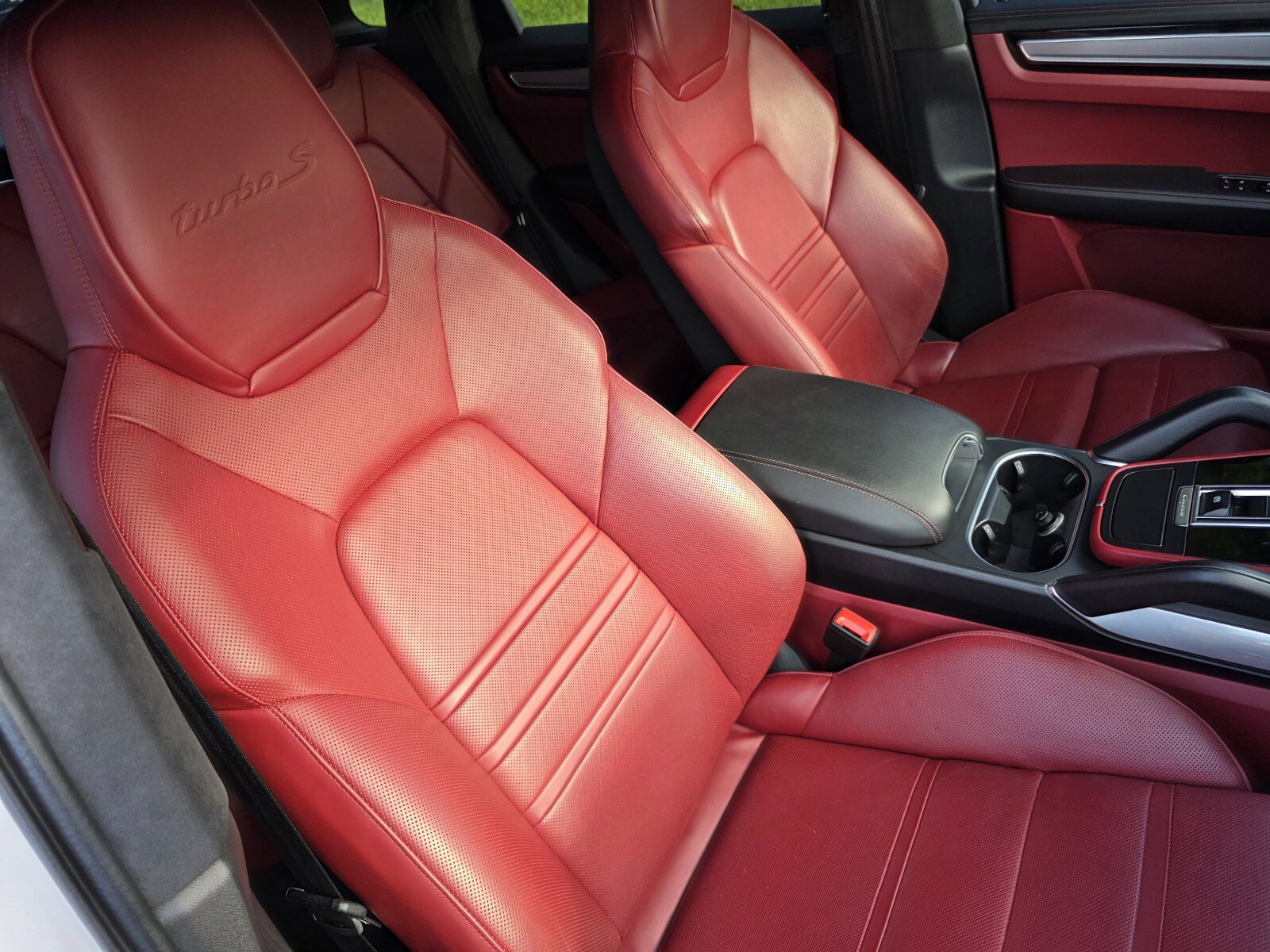 Used 2021 Porsche Cayenne Turbo S AWD/4WD image 27