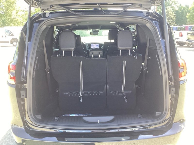 New 2026 Chrysler Pacifica Select image 12
