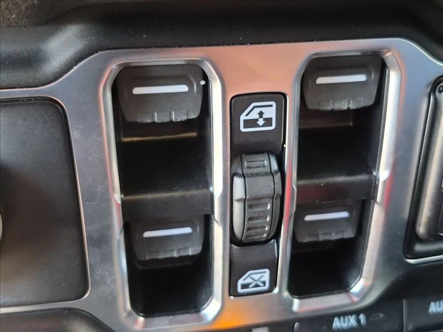 Used 2025 Jeep Wrangler Unlimited Sport AWD/4WD image 11