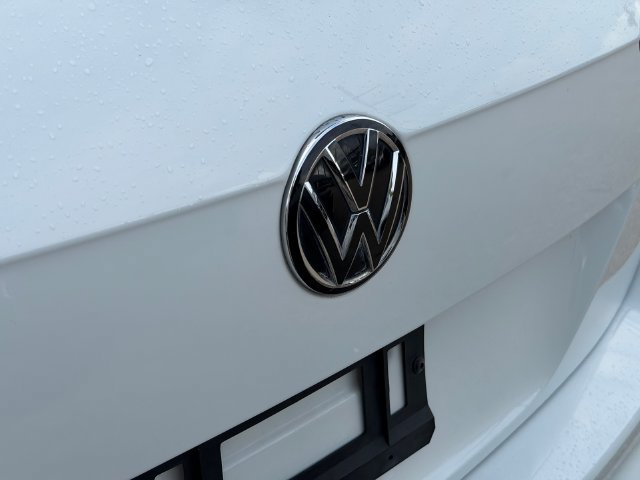 Used 2021 Volkswagen Tiguan SE R-Line FWD image 13