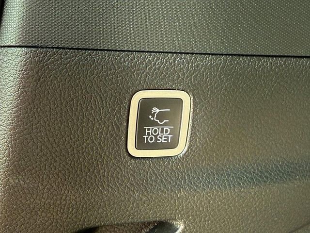 Used 2024 Jeep Wagoneer L Series II w/ Convenience Group I image 8