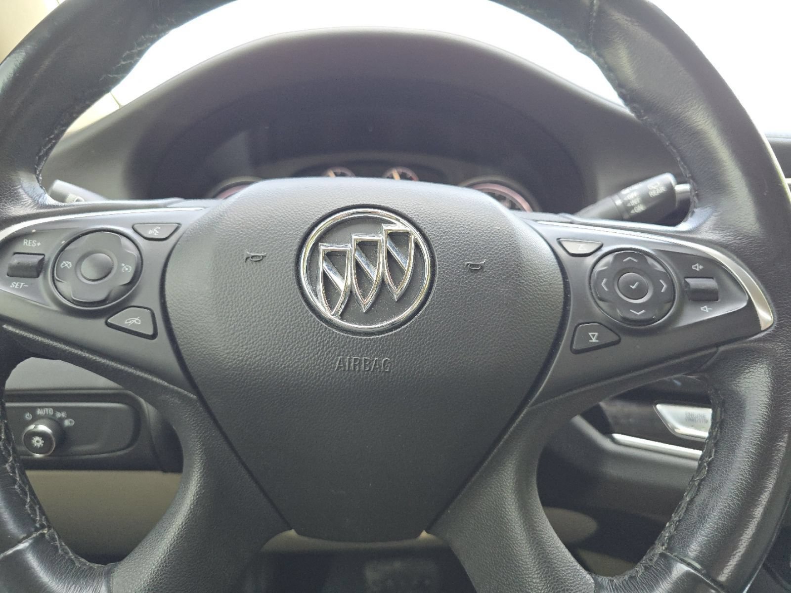 Used 2019 Buick Enclave Essence AWD/4WD image 29