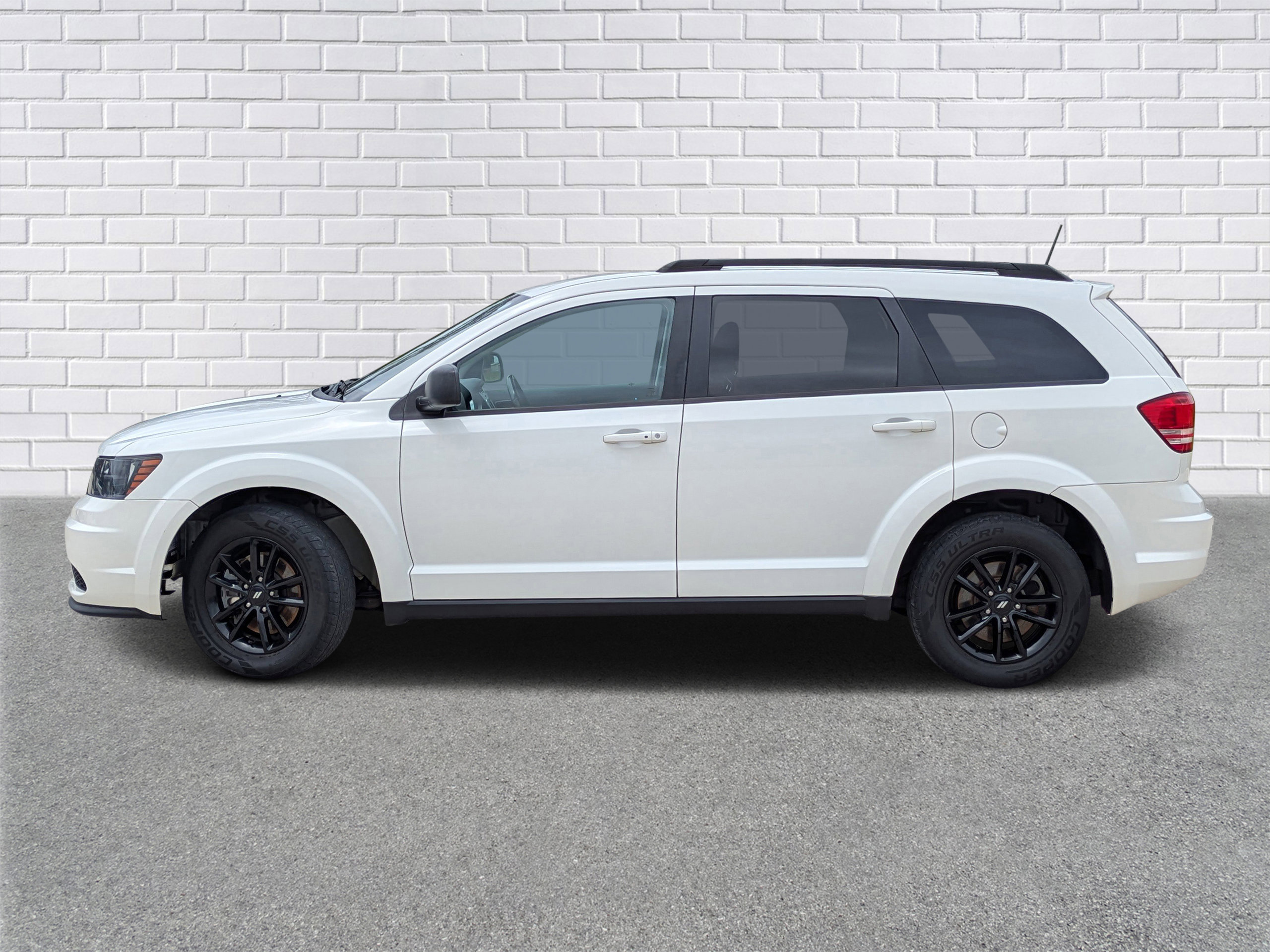 Used 2020 Dodge Journey SE w/ SE Popular Equipment Group FWD image 2