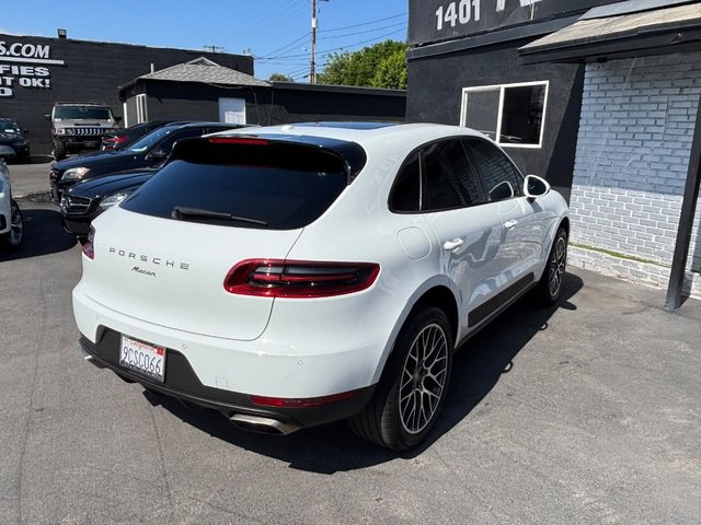 Used 2018 Porsche Macan AWD/4WD image 30