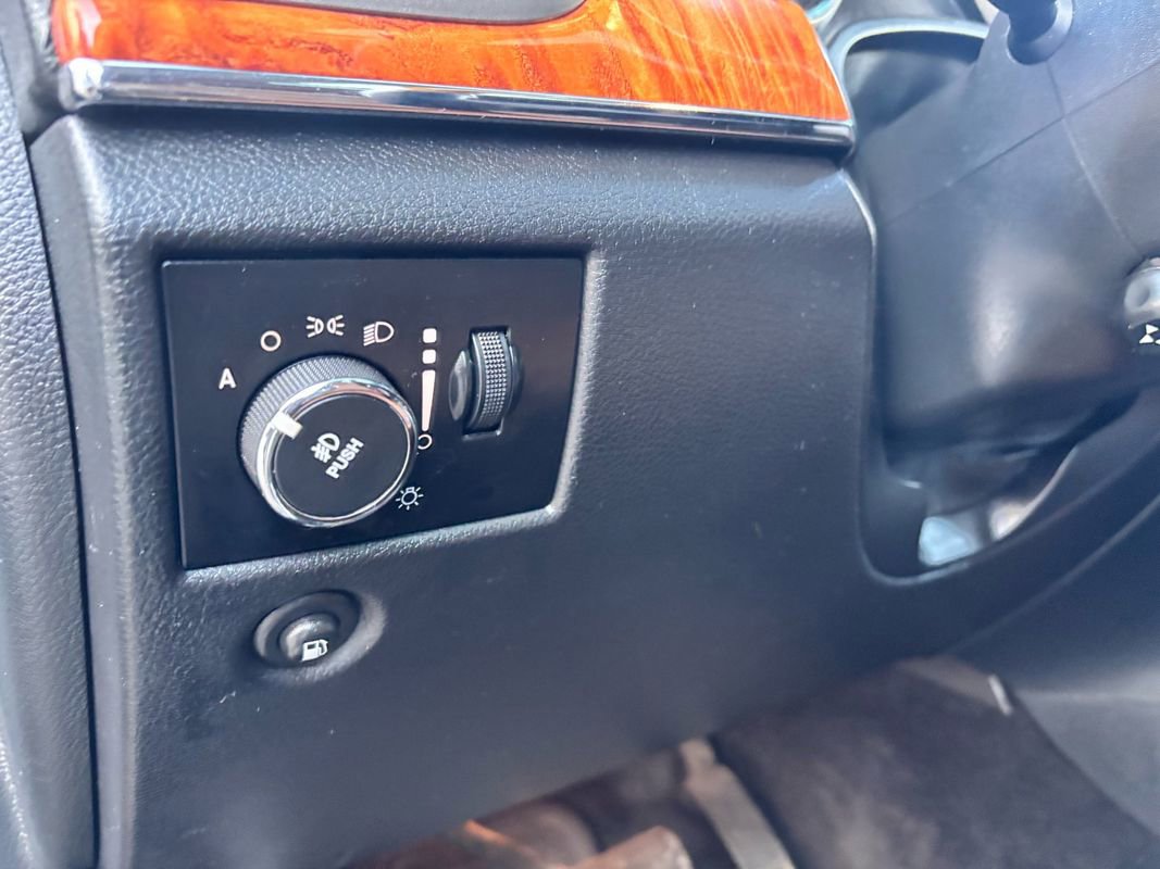 Used 2012 Jeep Grand Cherokee Overland image 27