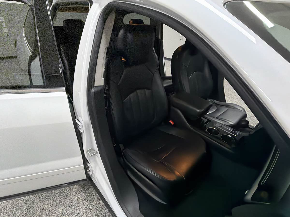 Used 2017 Chevrolet Traverse LT FWD image 29
