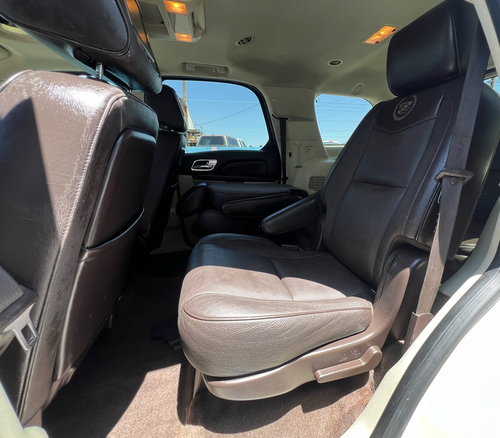 Used 2012 Cadillac Escalade Platinum AWD/4WD image 23