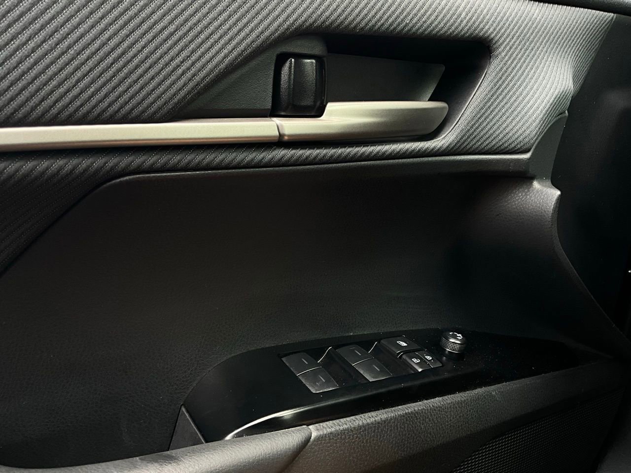 Used 2025 Toyota Camry SE image 21