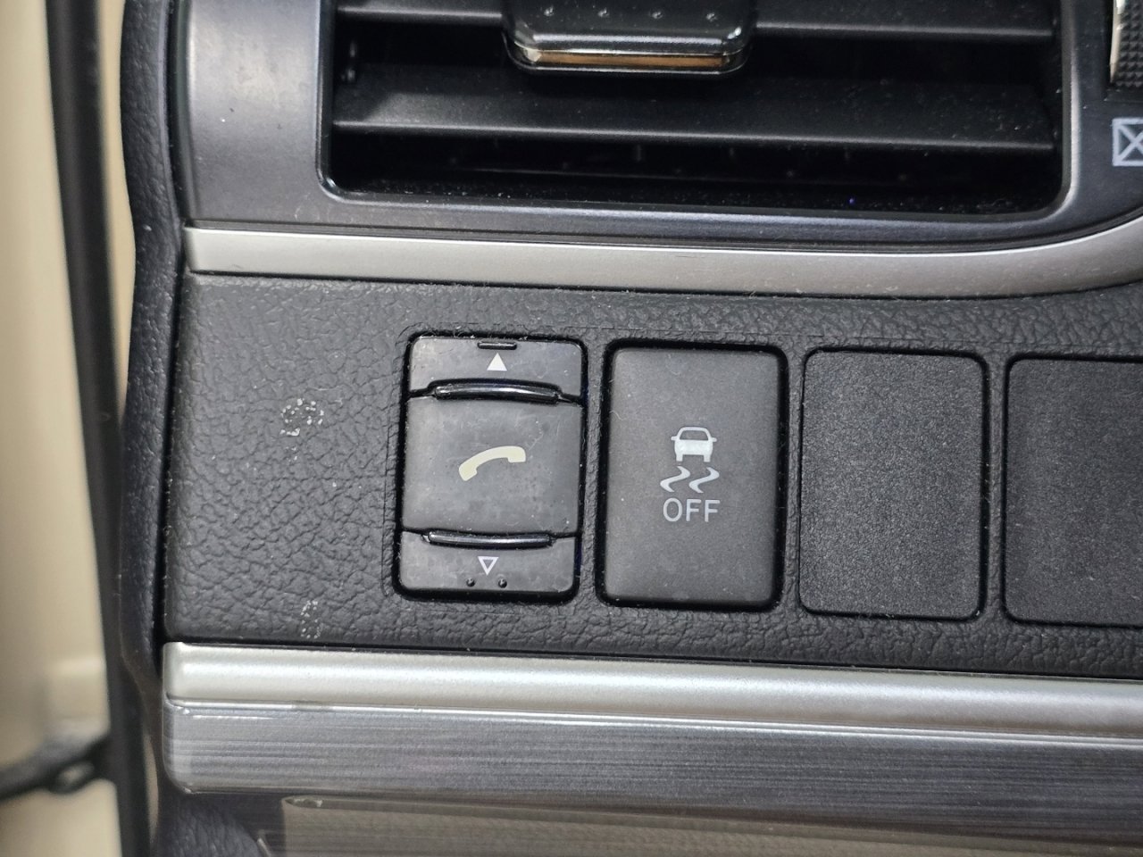 Used 2012 Toyota Camry LE image 24