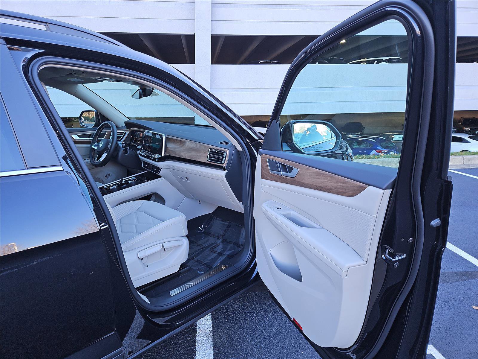 New 2026 Volkswagen Atlas SE image 28