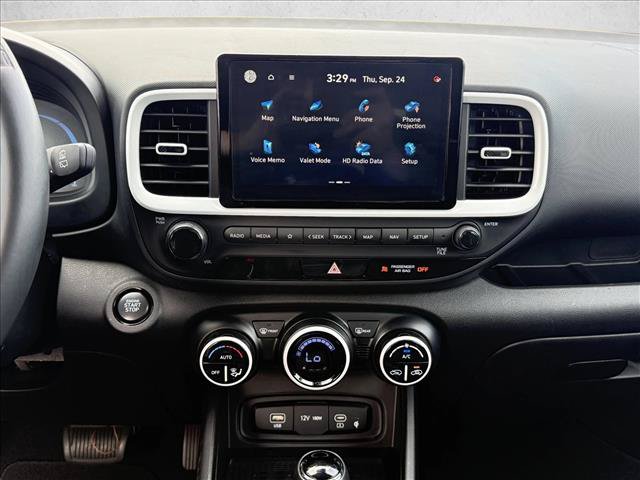 Used 2024 Hyundai Venue Limited FWD image 17