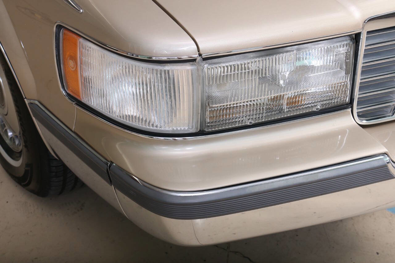 Used 1994 Cadillac Fleetwood Brougham RWD image 20