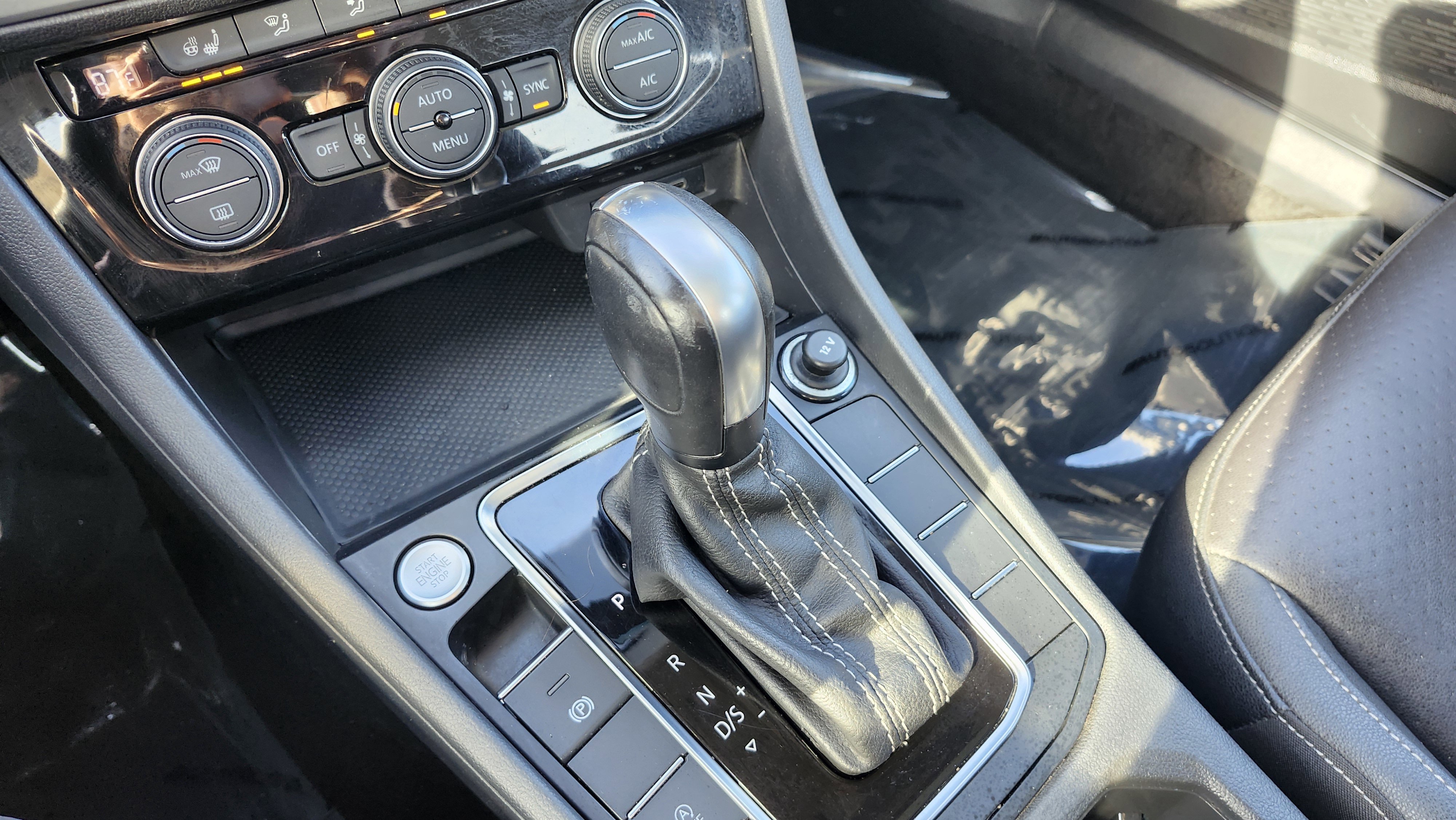 Used 2021 Volkswagen Jetta SE w/ SE Cold Weather Package image 33