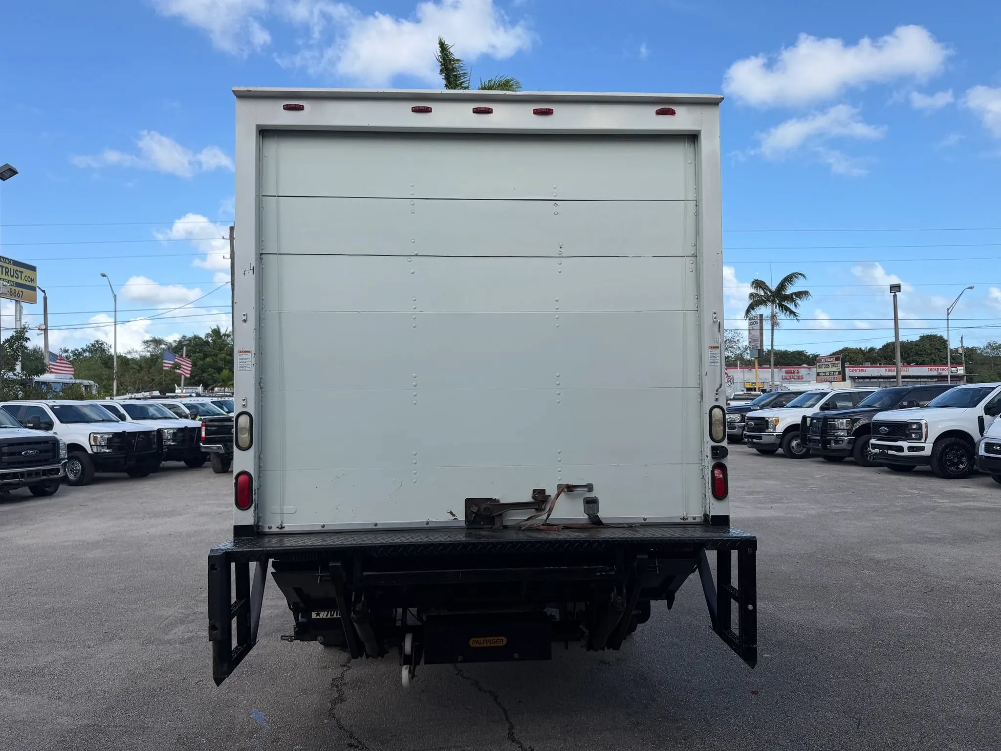 Used 2016 RAM 5500 Tradesman w/ Ambulance Prep Group RWD image 16