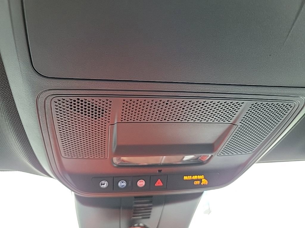 Used 2025 GMC Acadia Elevation image 12