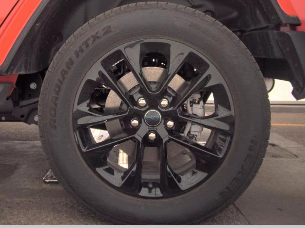 Used 2025 Jeep Wrangler Unlimited Sahara image 18