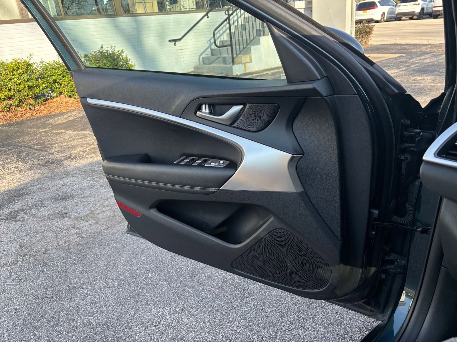 Used 2025 Genesis G70 2.5T image 18