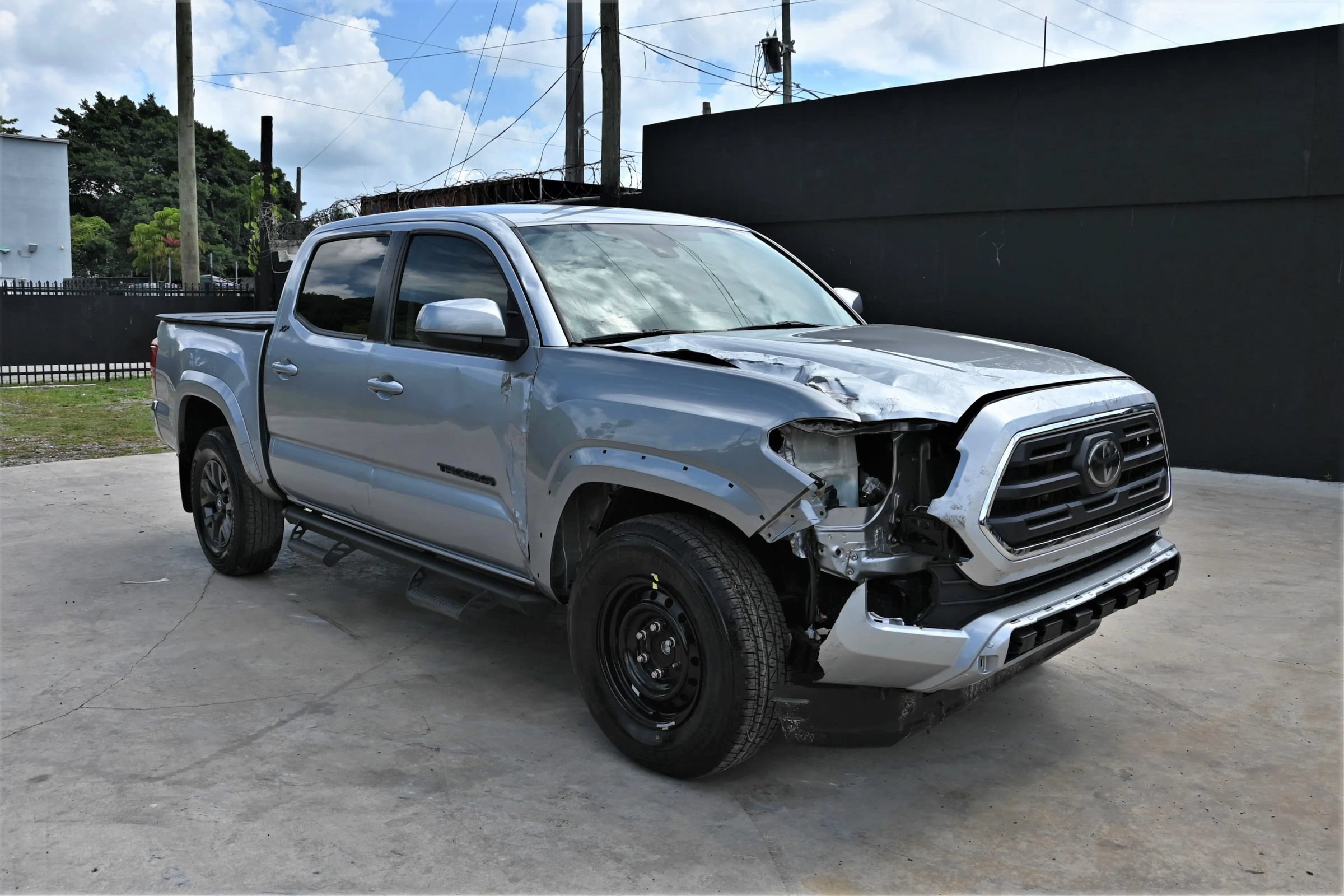 Used 2019 Toyota Tacoma SR5 RWD image 2