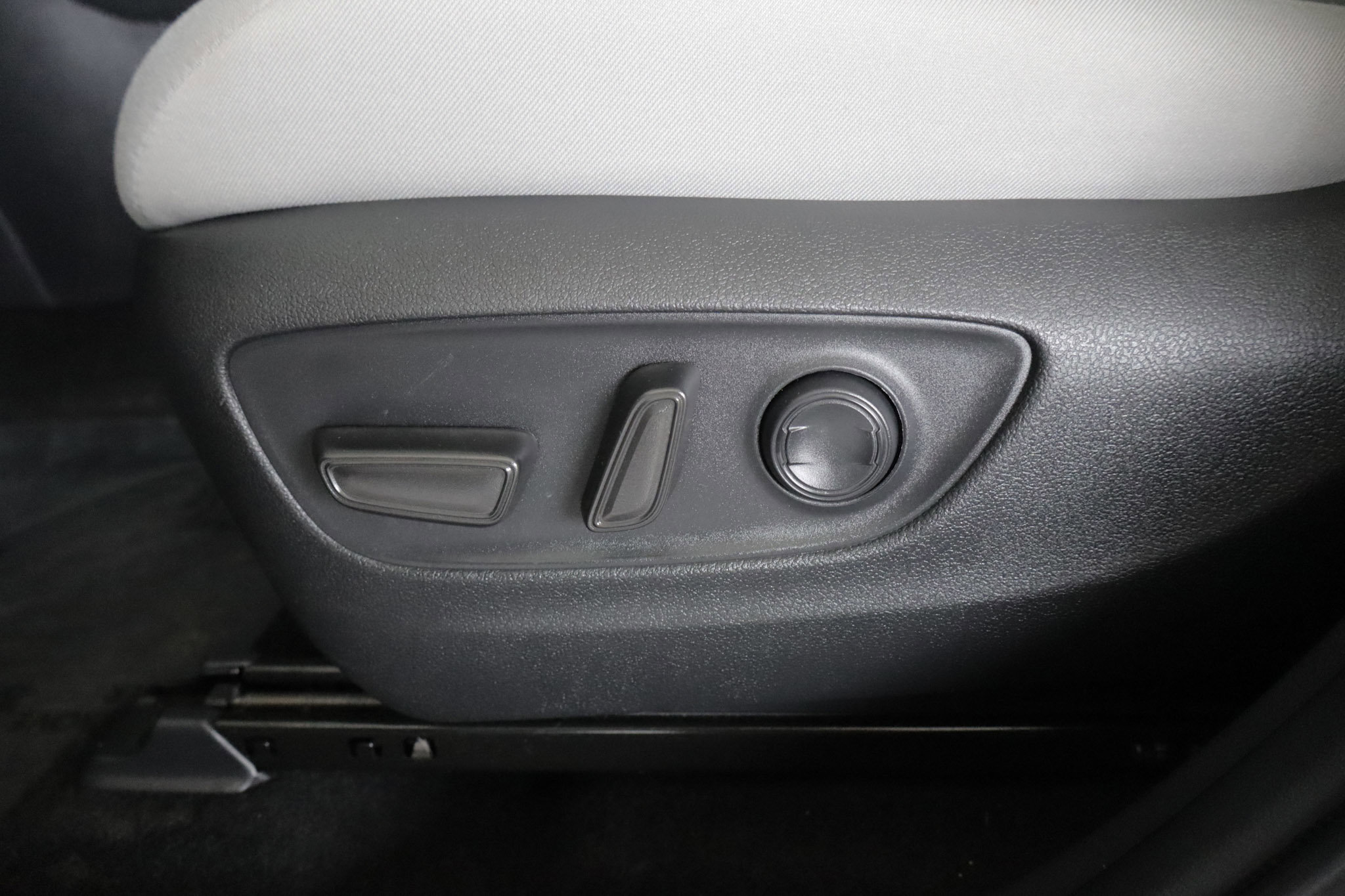 Used 2024 Toyota RAV4 XLE w/ Convenience Package image 13