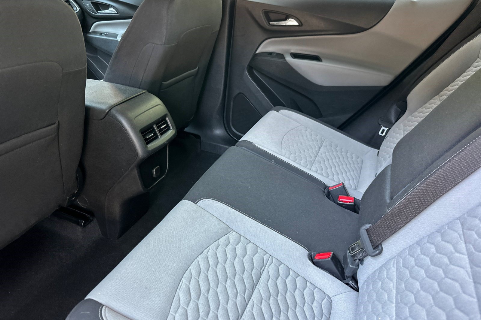 Used 2018 Chevrolet Equinox LS FWD image 25