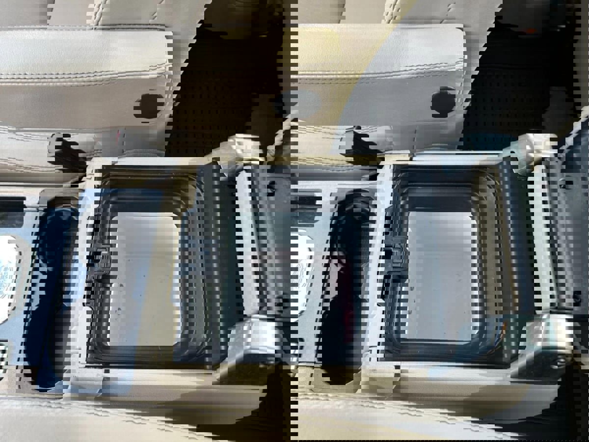 Used 2016 Land Rover LR4 HSE LUX image 16