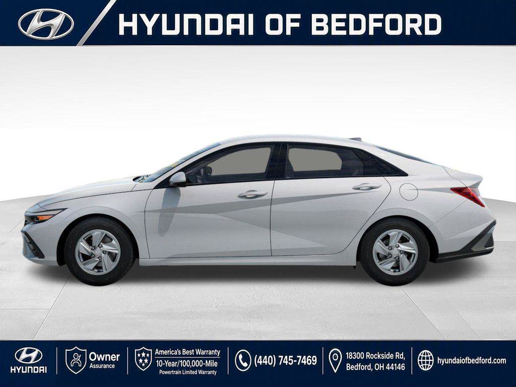 New 2026 Hyundai Elantra SE FWD image 3