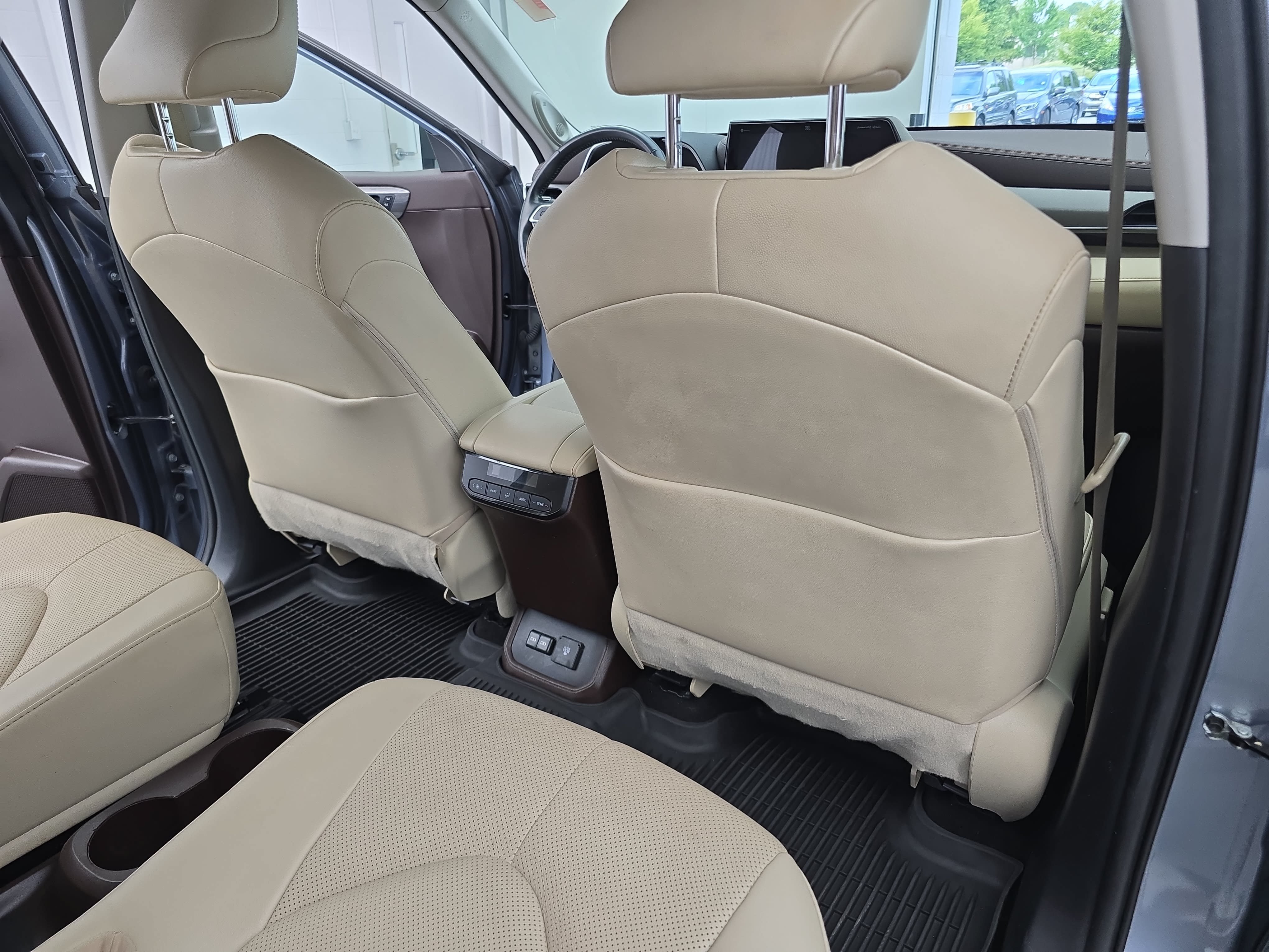 Used 2022 Toyota Highlander Limited AWD/4WD image 11