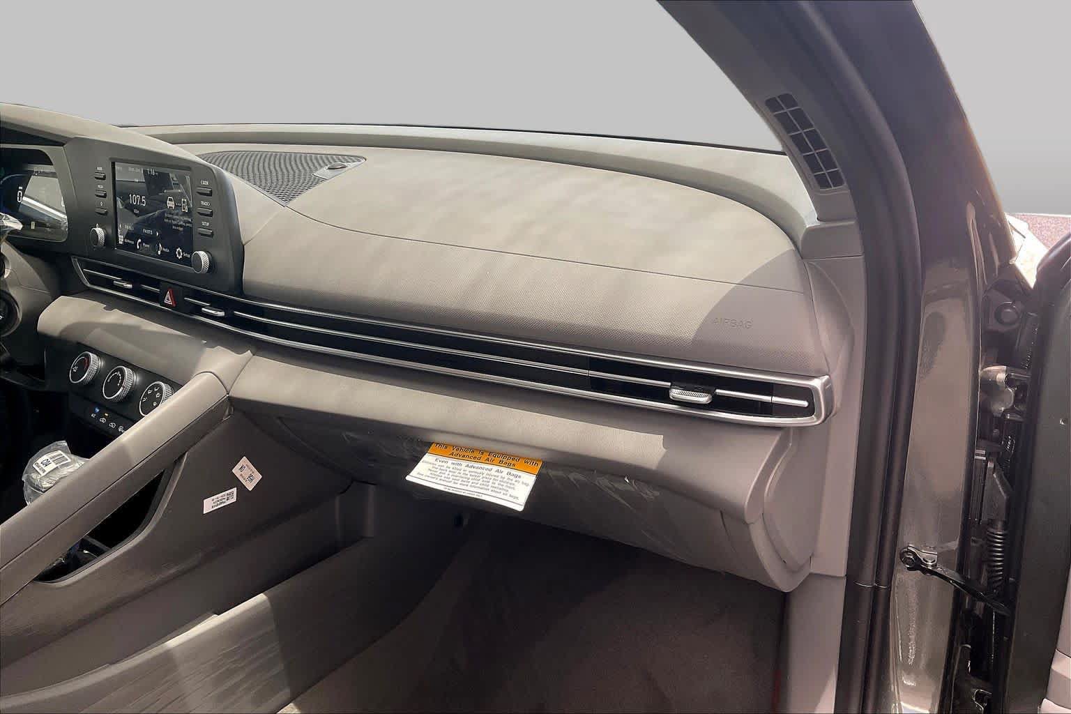 Certified 2026 Hyundai Elantra SE FWD image 19