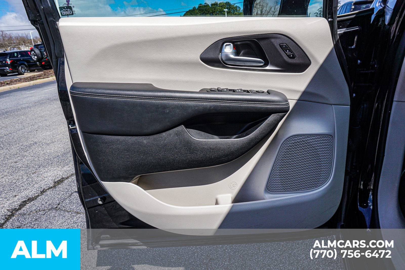 Used 2024 Chrysler Pacifica Touring-L image 53