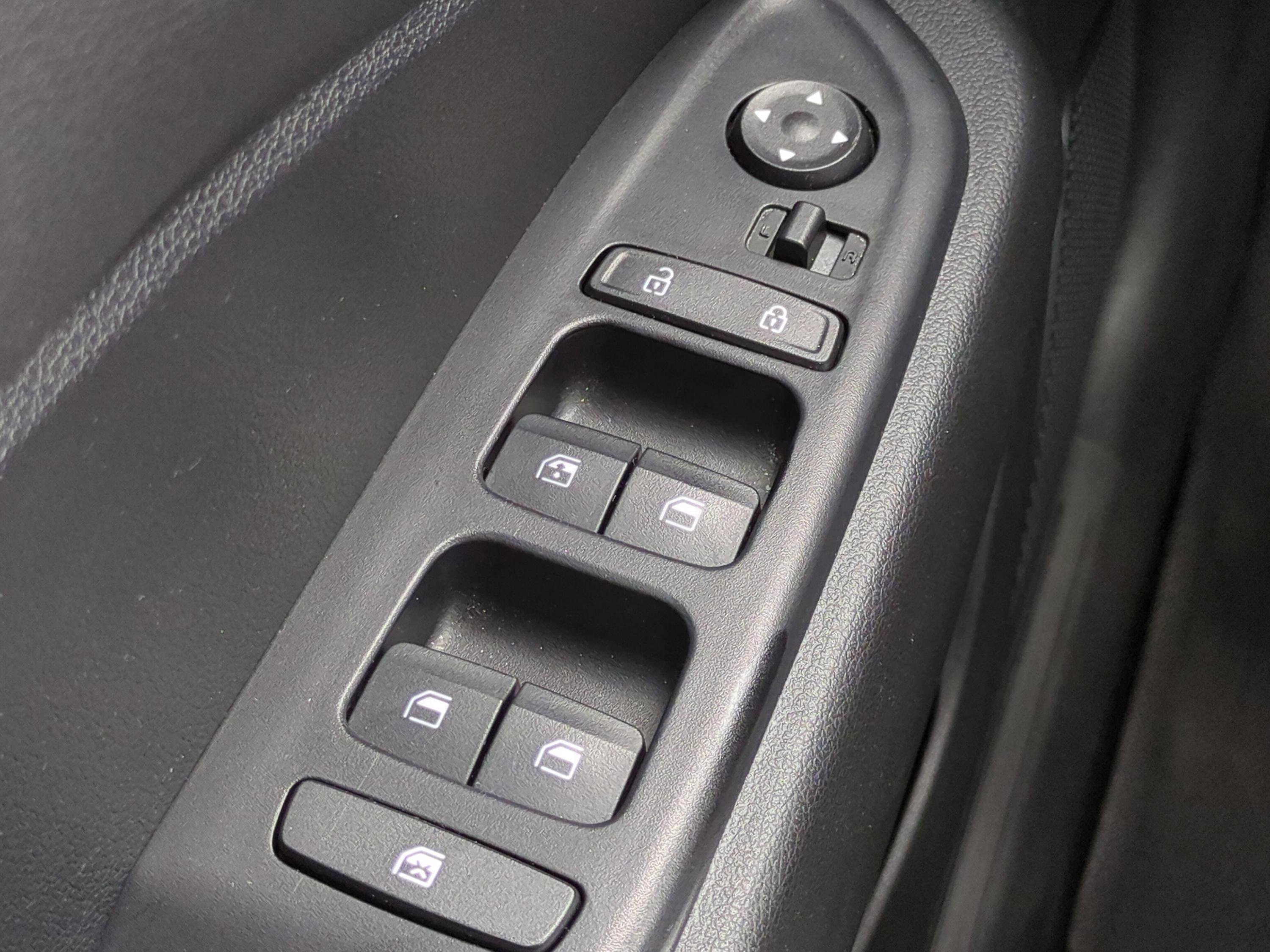 Certified 2023 Hyundai Venue SEL image 22