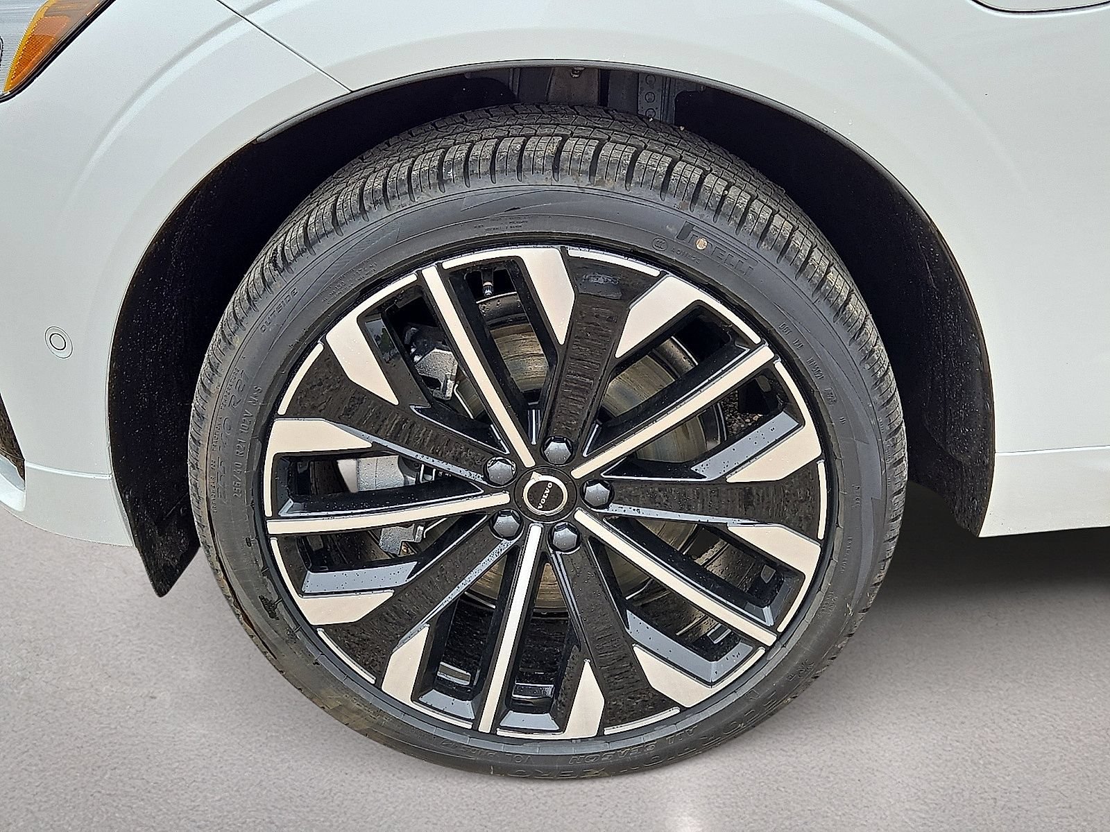 New 2026 Volvo XC60 T8 Ultra w/ Protection Package Premier AWD/4WD image 8