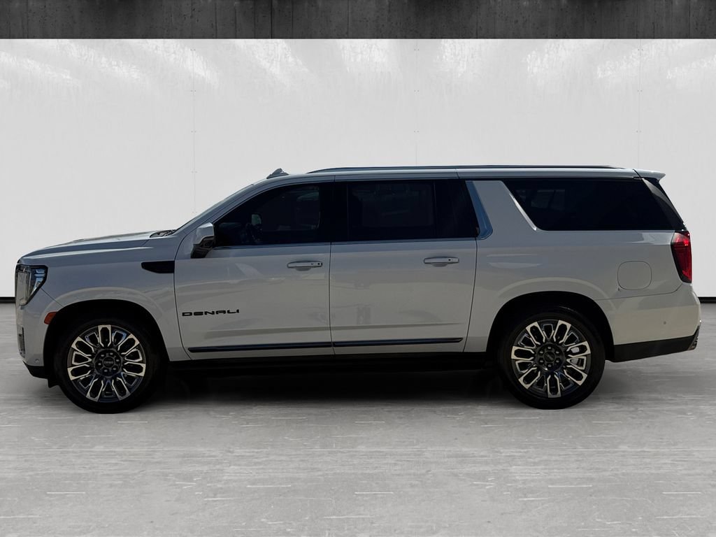 Used 2023 GMC Yukon XL Denali Ultimate AWD/4WD image 2
