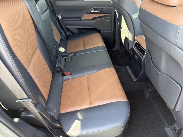 Used 2024 Lexus GX 550 w/ Accessory Package (Z1) AWD/4WD image 12
