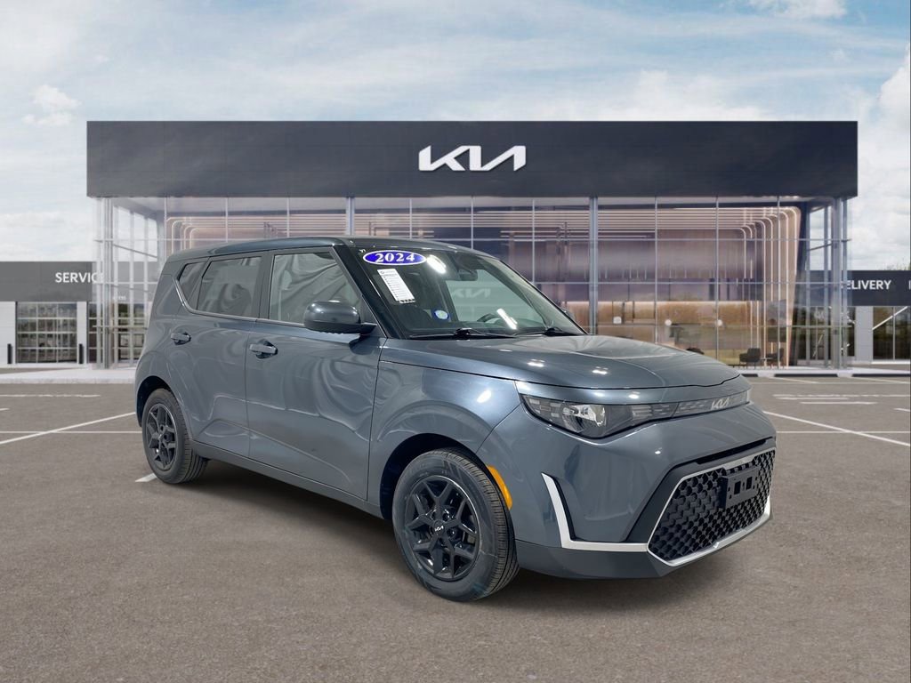 Used 2024 Kia Soul LX w/ Option Group 015 image 2
