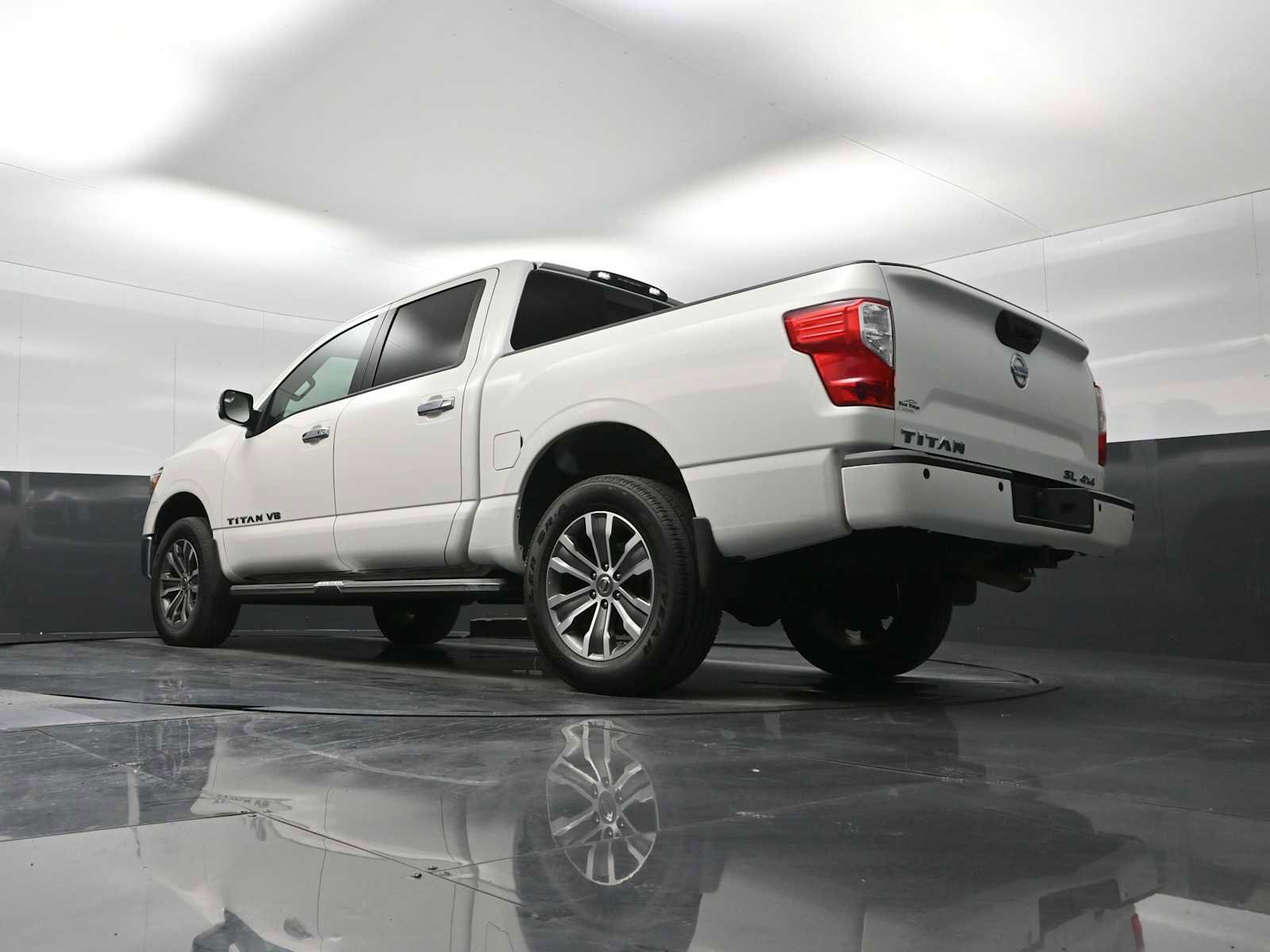 Used 2019 Nissan Titan SL image 27
