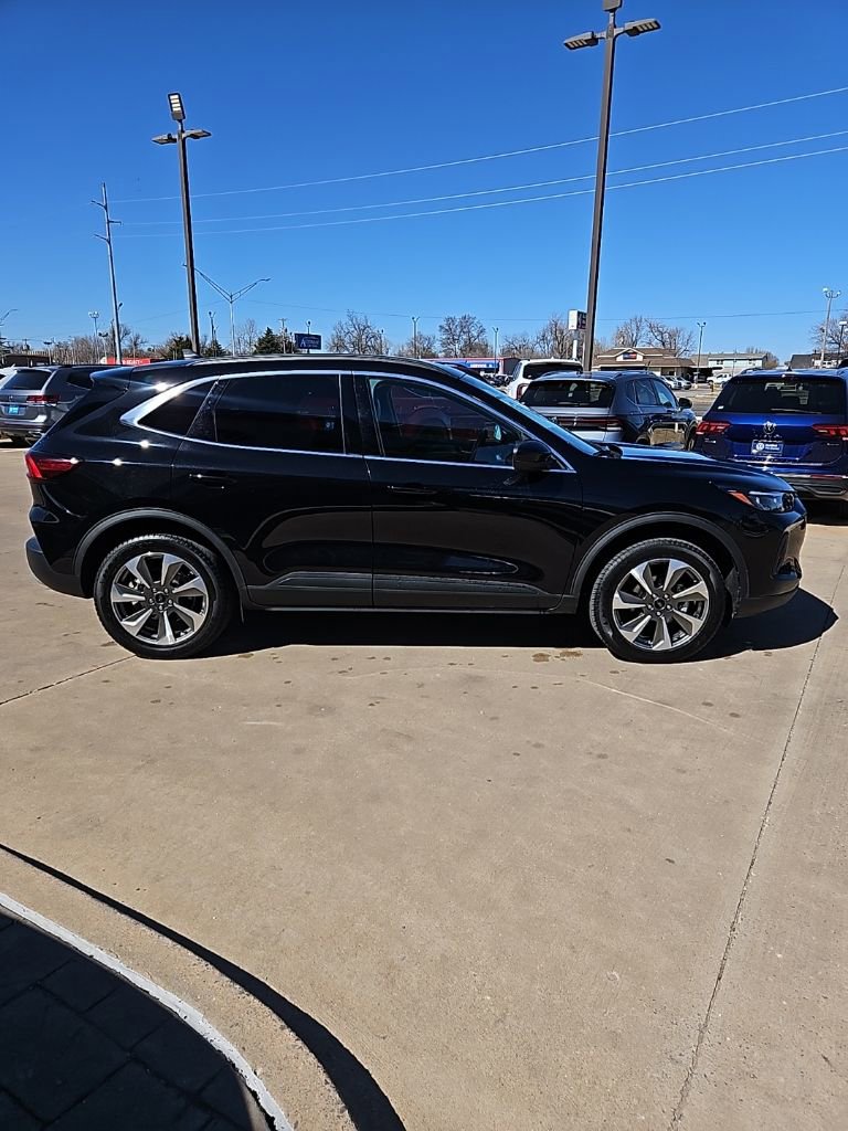 Used 2025 Ford Escape Platinum image 4