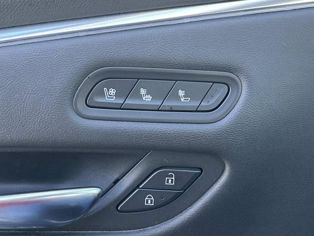 Used 2021 Cadillac Escalade Premium Luxury w/ Performance Package image 31