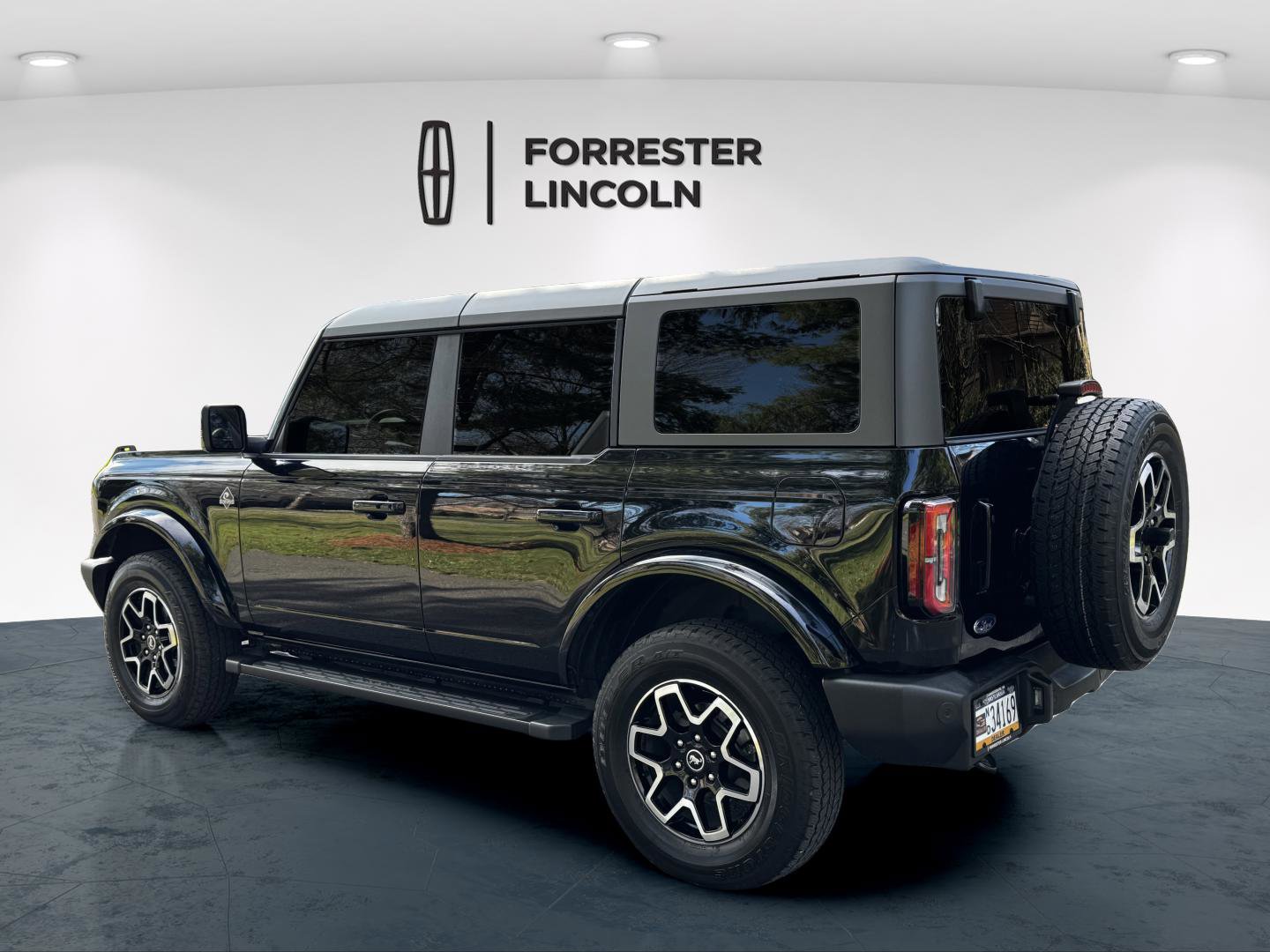 Used 2023 Ford Bronco Outer Banks image 8