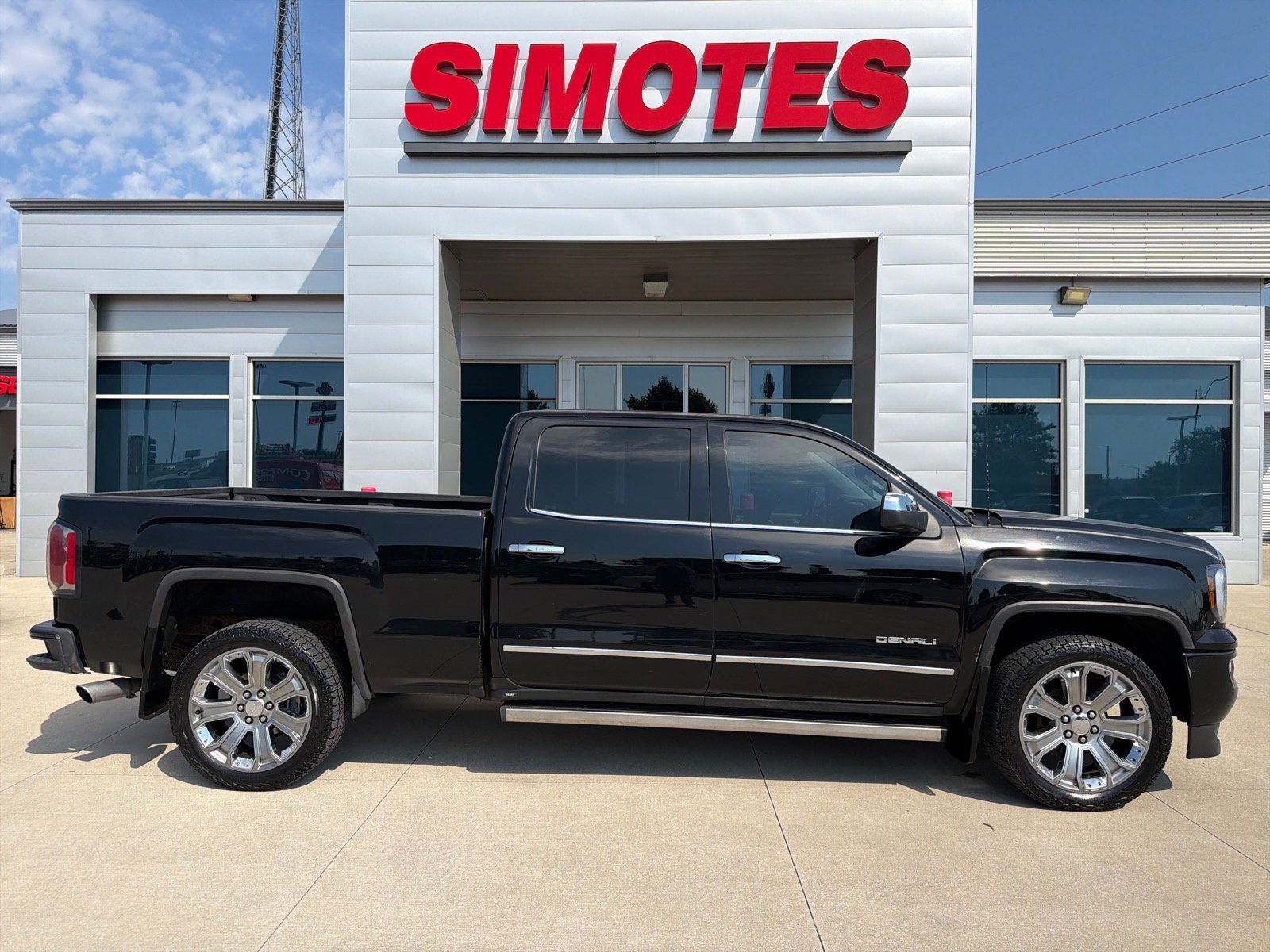 Used 2017 GMC Sierra 1500 Denali w/ Denali Ultimate Package AWD/4WD image 1