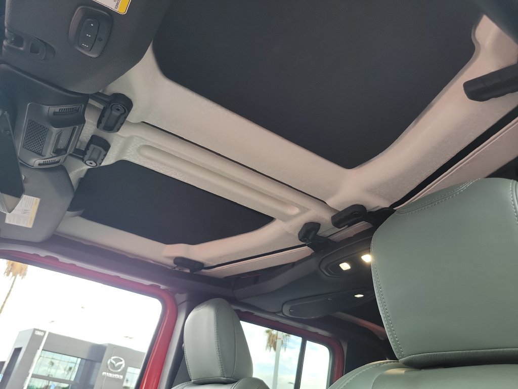 Used 2025 Jeep Gladiator Mojave AWD/4WD image 18