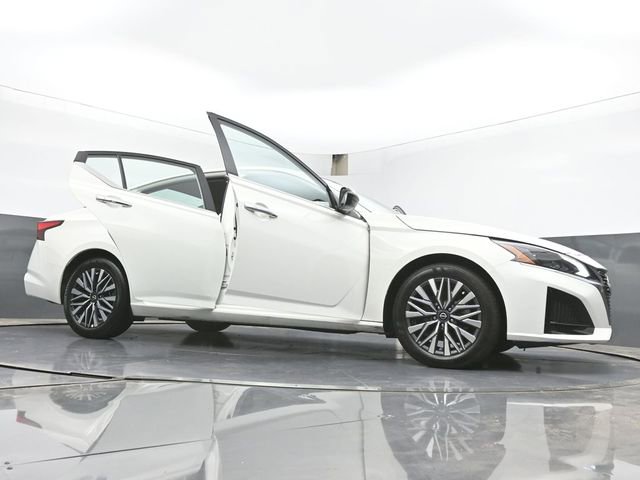 Used 2025 Nissan Altima 2.5 SV FWD image 50