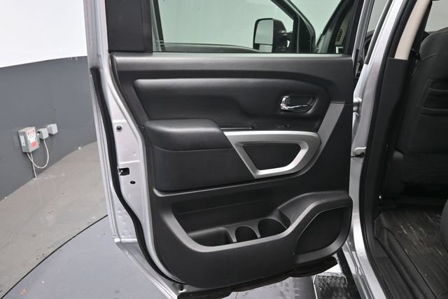 Used 2016 Nissan Titan XD AWD/4WD image 10