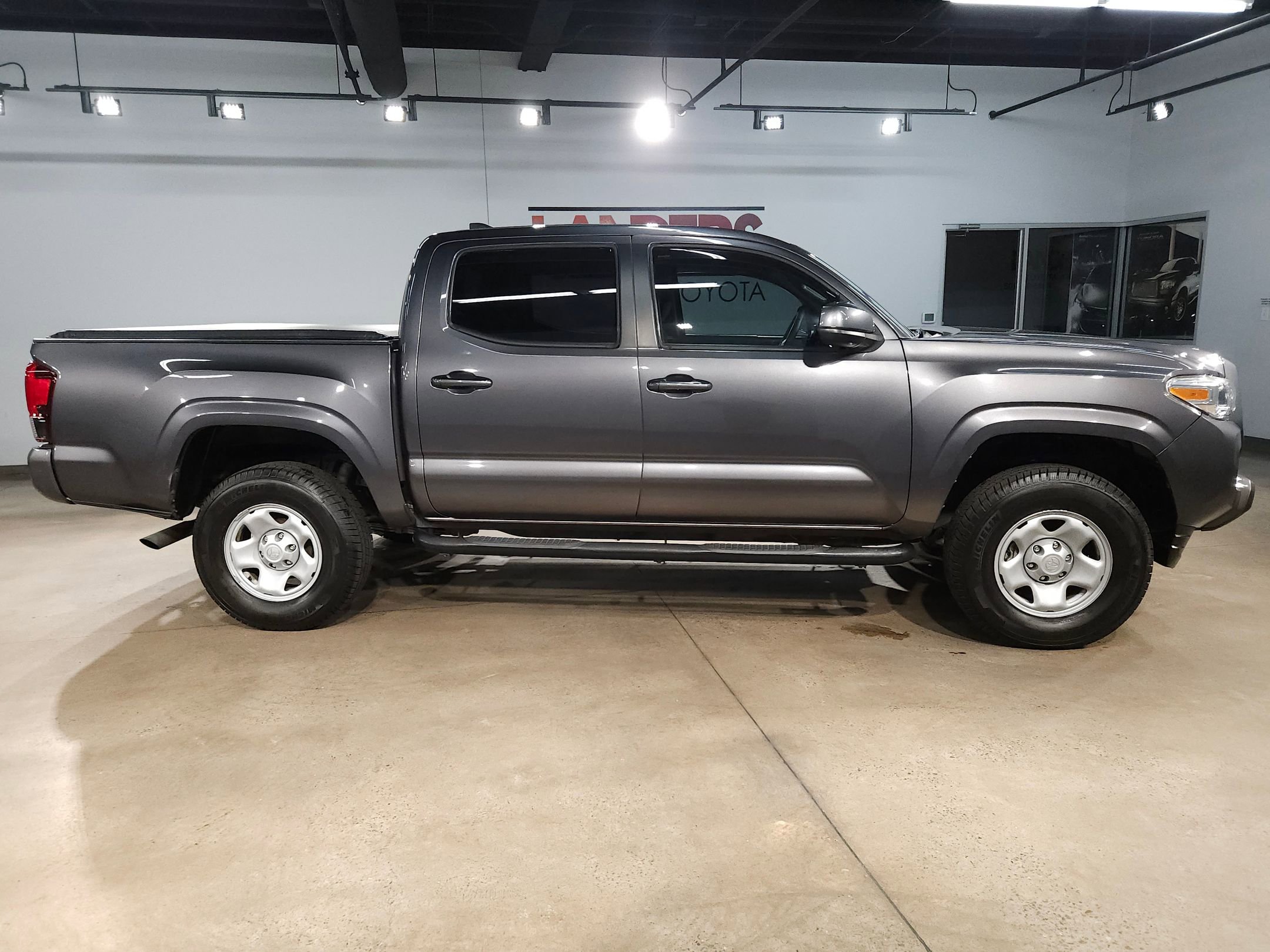Used 2018 Toyota Tacoma SR w/ SR Convenience Package RWD image 8