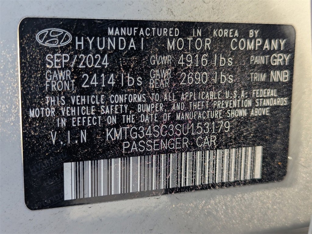 Used 2025 Genesis G70 2.5T image 28