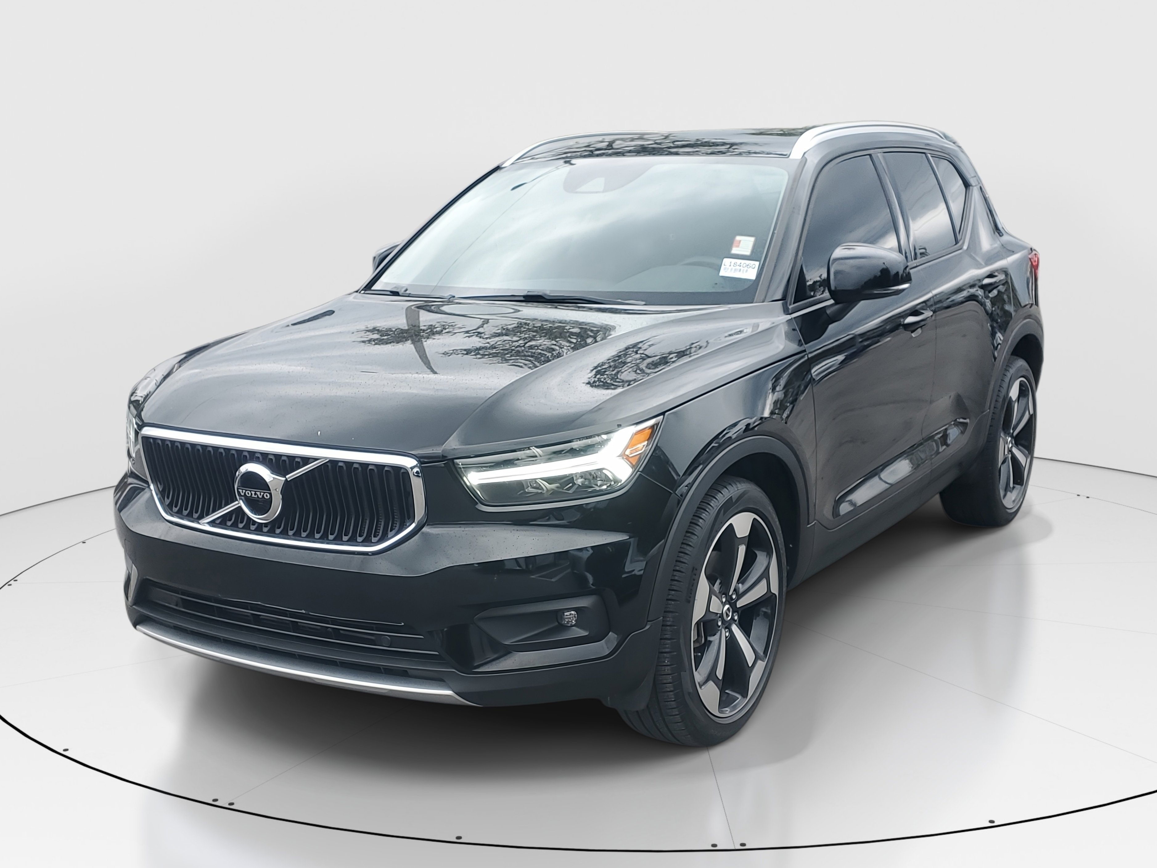 Used 2021 Volvo XC40 T4 Momentum w/ Protection Package Premier image 3