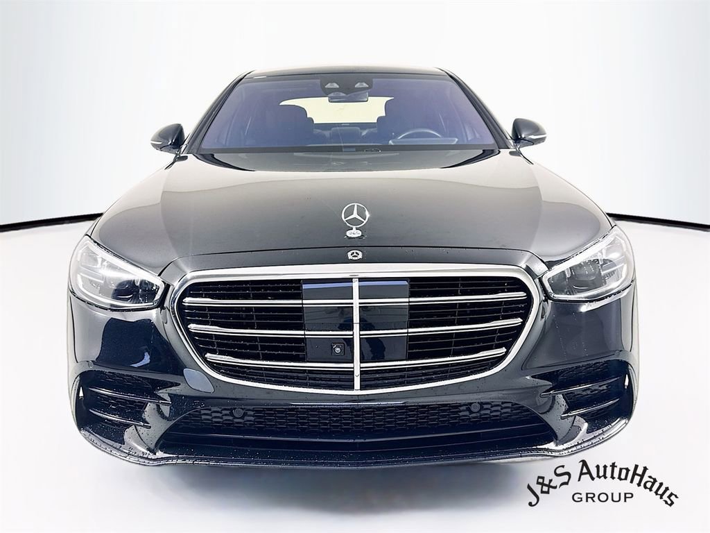 Used 2022 Mercedes-Benz S 580 4MATIC Sedan image 2